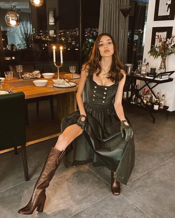 Foto Haber: Güzel oyuncu Dilan Çiçek Deniz'in göğüs dekolteli yılbaşı pozları Instagram'ı yıktı geçti! 5