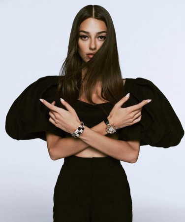 Foto Haber: Güzel oyuncu Dilan Çiçek Deniz'in göğüs dekolteli yılbaşı pozları Instagram'ı yıktı geçti! 7