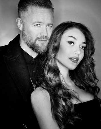 Foto Haber: Güzel oyuncu Dilan Çiçek Deniz'in göğüs dekolteli yılbaşı pozları Instagram'ı yıktı geçti! 9