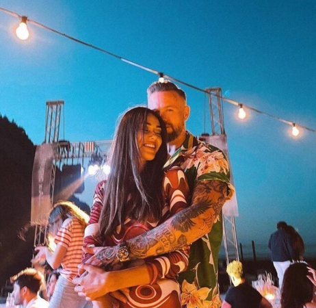 Foto Haber: Güzel oyuncu Dilan Çiçek Deniz'in göğüs dekolteli yılbaşı pozları Instagram'ı yıktı geçti! 10