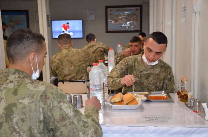 Foto Haber: Mehmetçik sınırda ailesiyle görüşerek yeni yıla girdi 9