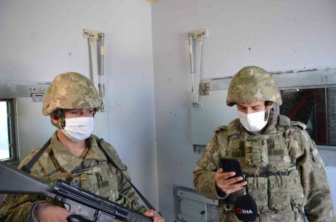 Foto Haber: Mehmetçik sınırda ailesiyle görüşerek yeni yıla girdi 10