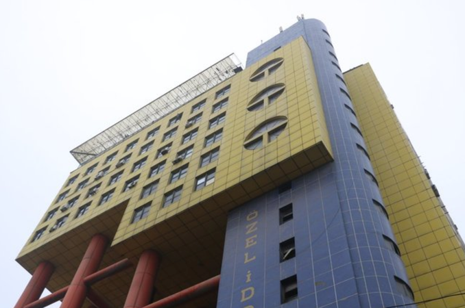 Son Dakika: Foto Haber... Kahramanmaraş'ta Dünya'nın Gündeminde olan o bina yıkılıyor! 'Dünyanın en saçma binası'nın yıkımı başladı 5