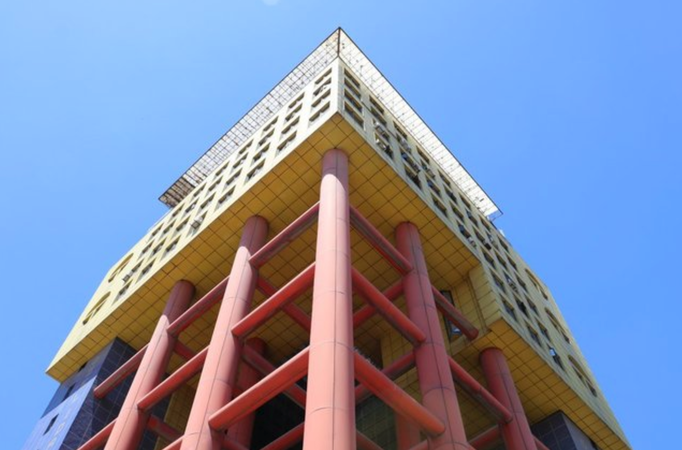 Son Dakika: Foto Haber... Kahramanmaraş'ta Dünya'nın Gündeminde olan o bina yıkılıyor! 'Dünyanın en saçma binası'nın yıkımı başladı 10