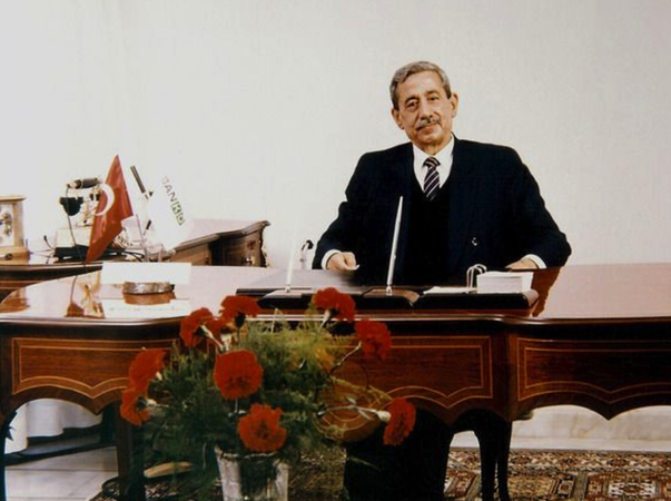 Fotoğraflarla Merhum Sani Konukoğlu. Sani Konukoğlu Kimdir? Sani Konukoğlu'nu Yaşam Hikayesi. 13