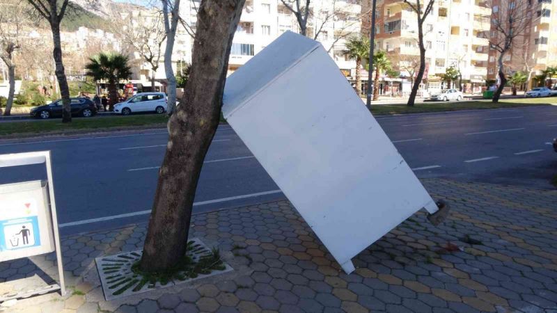 SonDakika: Foto Haber...Komşu İl Kahramanmaraş’ta fırtına hayatı felç etti 2