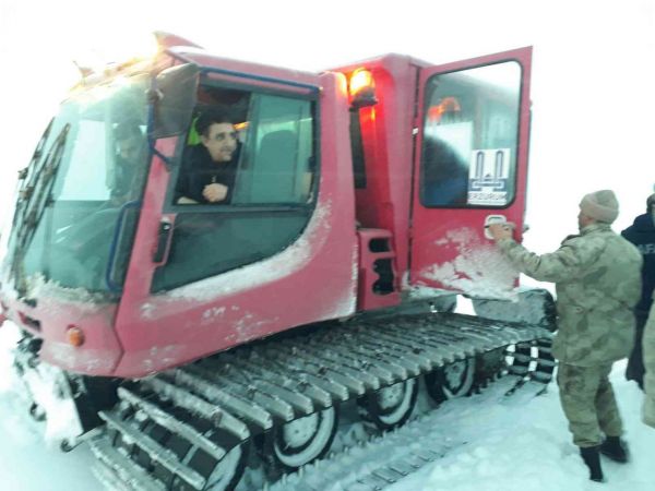 Son Dakika:   Vali Gül Gaziantep'te Çığ Uyarısı Yapmıştı! Erzurum’da çığ düştü: 2 kişinin kar altında kaldığı bölgeye ulaşılmaya çalışılıyor 11