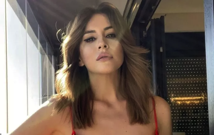 Ünlü şarkıcı Aynur Aydın süper mini eteğiyle konser verdi! Sosyal Medyayı ikiye böldü... 7