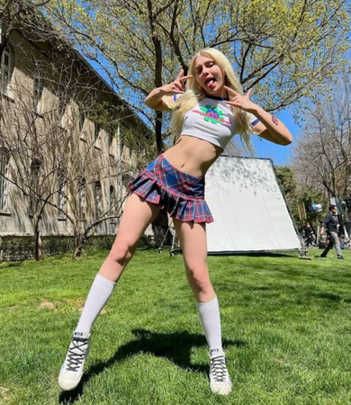 Aleyna Tilki'nin Her Bir Detayına Şaşıracağınız yatak odası paylaşımı! İç çamaşırlı klibiyle gündem olmuştu! Aleyna Tilki'den yatak odası pozu! 9