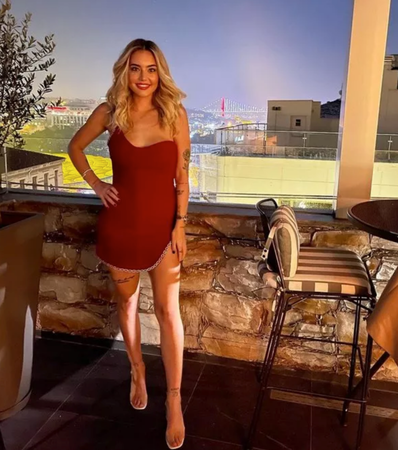 Eski Survivor yarışmacısı Aycan Yanaç mini eteğiyle poz verdi!Survivor Aycan Yanaç, mini etekli paylaşımıyla sosyal medyada gündem oldu... 7