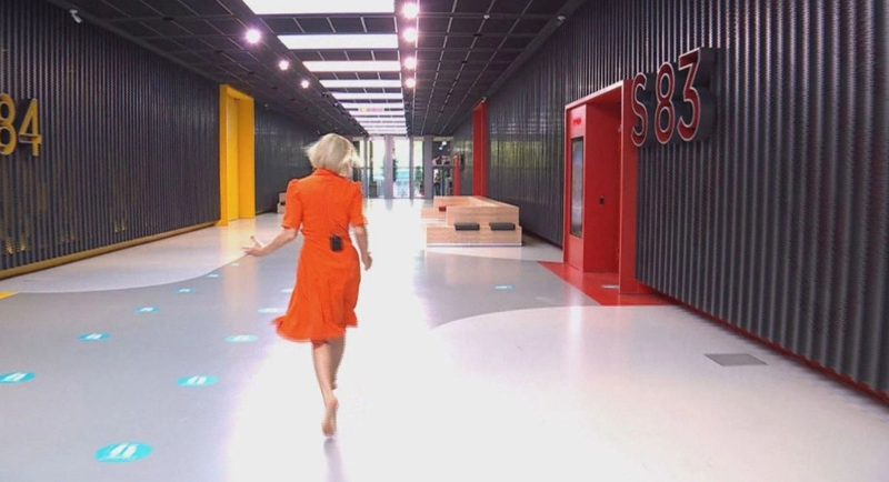 Esra Erol canlı yayında ayakkabılarını çıkartarak çıplak ayakla koştu? Esra Erol, yaptığı hareketle gönülleri fethetti. 1