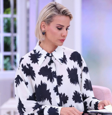 Esra Erol canlı yayında ayakkabılarını çıkartarak çıplak ayakla koştu? Esra Erol, yaptığı hareketle gönülleri fethetti. 7