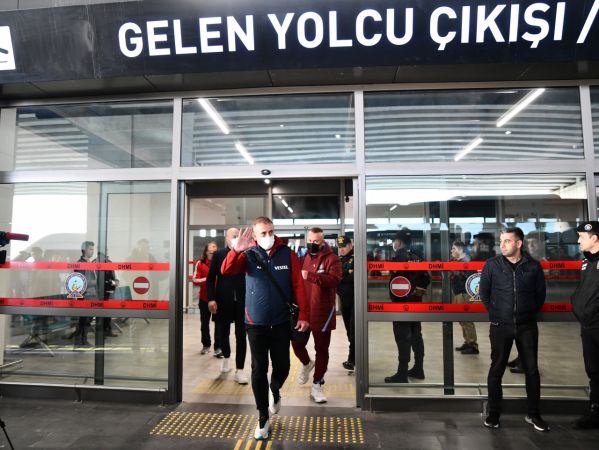 Gaziantep'te, Trabzonspor Şampiyon Gibi Karşılandı! Gaziantep FK-Trabzonspor maçı ertelenmişti! Trabzonspor kafilesi Gaziantep'e geldi! 3