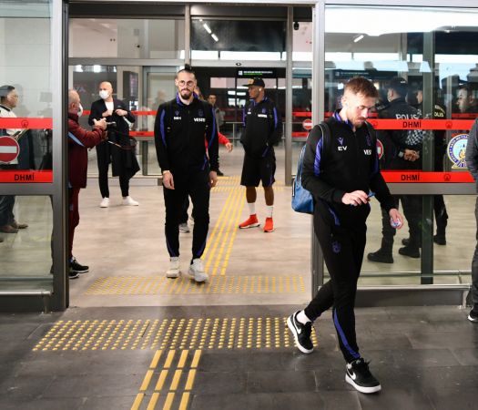 Gaziantep'te, Trabzonspor Şampiyon Gibi Karşılandı! Gaziantep FK-Trabzonspor maçı ertelenmişti! Trabzonspor kafilesi Gaziantep'e geldi! 5