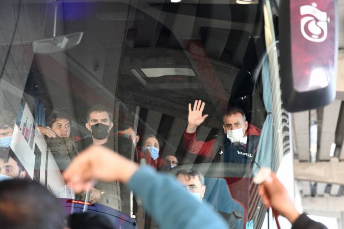 Gaziantep'te, Trabzonspor Şampiyon Gibi Karşılandı! Gaziantep FK-Trabzonspor maçı ertelenmişti! Trabzonspor kafilesi Gaziantep'e geldi! 6