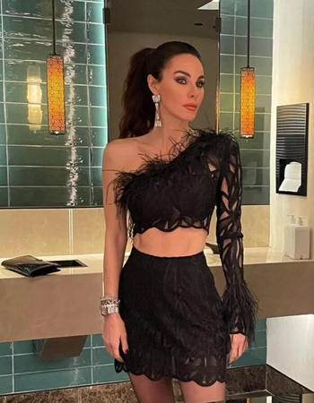 Defne Samyeli Yine Yaptı Yapacağını! Defne Samyeli yaz sezonunu açtı! Mini şortlu ve sütyenli poz verdi 4