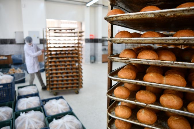 Gaziantep'te liselilerin yaptığı ekmekler ramazanda ihtiyaç sahiplerinin de yüzünü güldürüyor 2