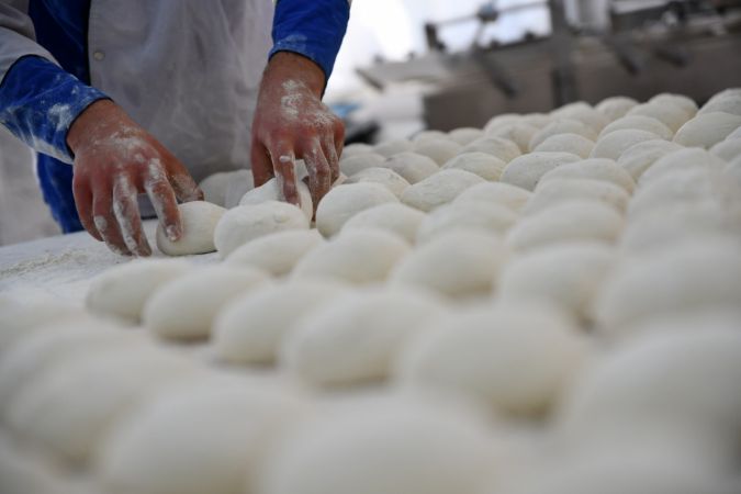 Gaziantep'te liselilerin yaptığı ekmekler ramazanda ihtiyaç sahiplerinin de yüzünü güldürüyor 4