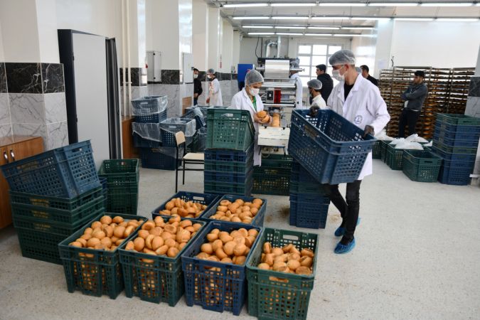 Gaziantep'te liselilerin yaptığı ekmekler ramazanda ihtiyaç sahiplerinin de yüzünü güldürüyor 15