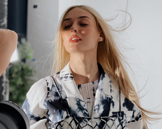 Dilan Çiçek Deniz Sarışın Oldu! Paylaştığı fotoğraf yorum yağmuruna tutuldu. "Sarışın olmak harika" 5