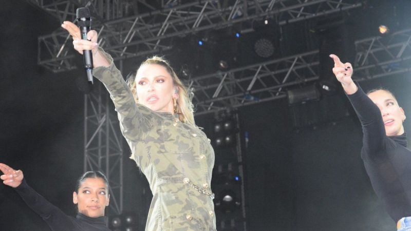 Hadise Güzellik Kraliçesi Oldu: Hem de Öyle Bir Şeyin Tacını Aldı ki Herkesin Ağzı Açık Kaldı! Hayranlarını Büyüledi! 2