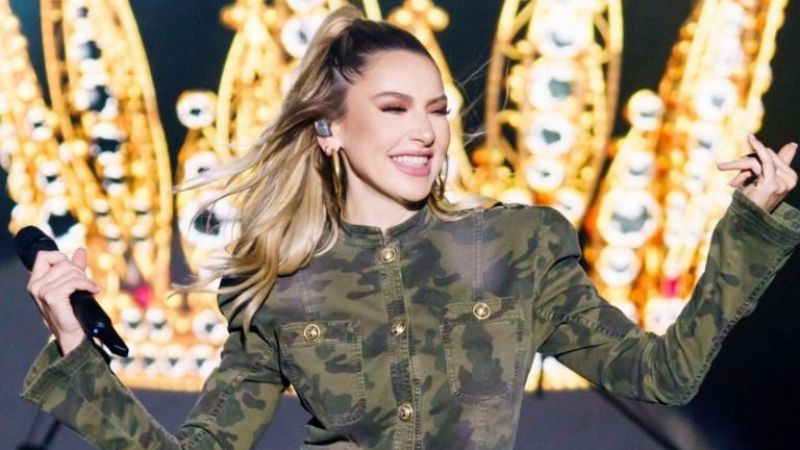 Hadise Güzellik Kraliçesi Oldu: Hem de Öyle Bir Şeyin Tacını Aldı ki Herkesin Ağzı Açık Kaldı! Hayranlarını Büyüledi! 1