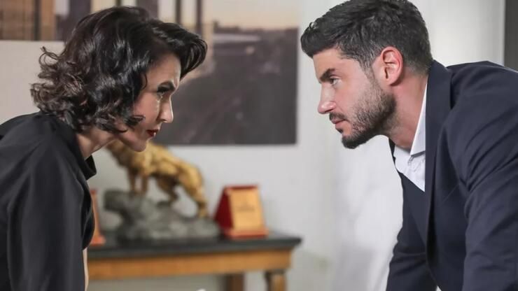 Yasak Elma'da Şok: Kimsenin Beklemediği Darbe O İsimden Geldi! Dizinin Reytingleri Dibi Görebilir! İzleyiciler Çok Üzülecek! 2