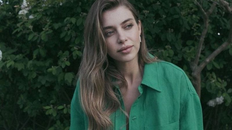 Hande Erçel'in Ablasının Güzelliği Ortaya Çıktı, Hande Krizlere Girebilir! Meğer Ablası Bir Afetmiş... 3