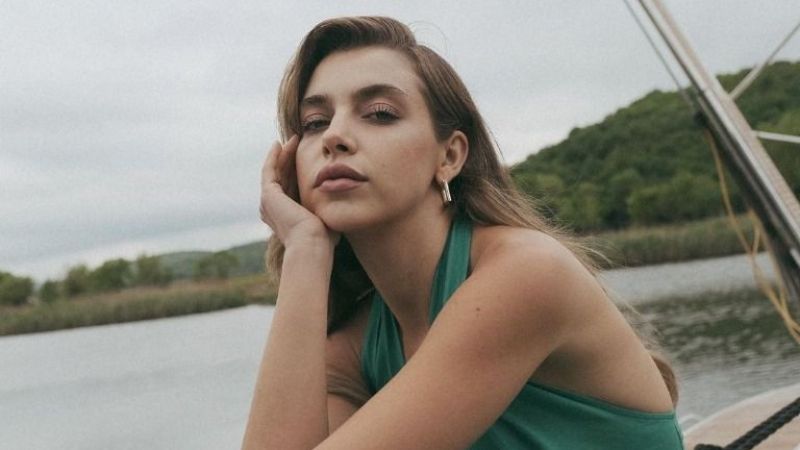 Hande Erçel'in Ablasının Güzelliği Ortaya Çıktı, Hande Krizlere Girebilir! Meğer Ablası Bir Afetmiş... 1