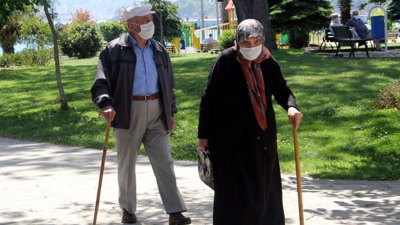 65 Yaş Üstü Vatandaşların Dikkatine: T.C. Kimlik Numaranızın Son Hanesine Göre 1084 TL Ödeme Hesabınıza Yatıyor! 1