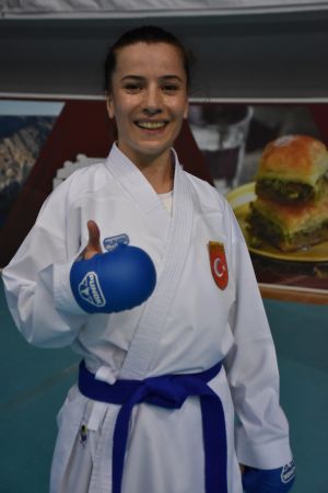 Gaziantep'te süren 57. Avrupa Büyükler Karate Şampiyonası'nda milli sporcular 6 altın, 1 gümüş madalya kazandı. 1