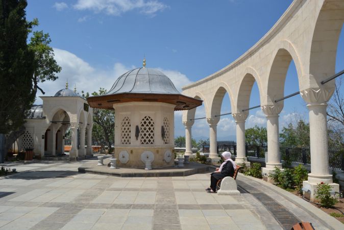 Hz. Ukkaşe Türbesi restorasyonun ardından ziyaretçilerini ağırlıyor 2