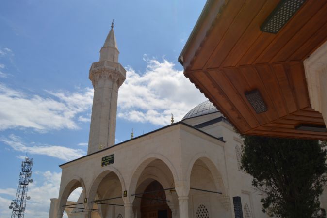 Hz. Ukkaşe Türbesi restorasyonun ardından ziyaretçilerini ağırlıyor 4