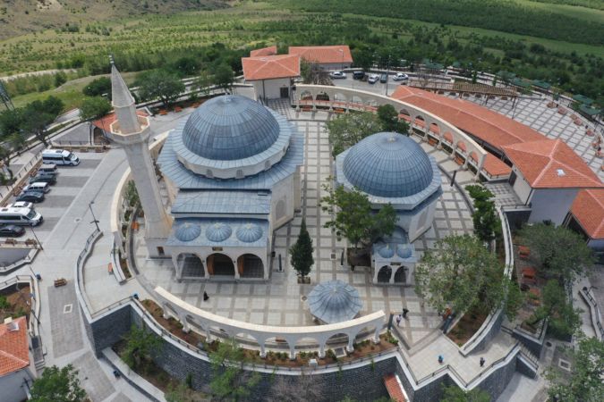 Hz. Ukkaşe Türbesi restorasyonun ardından ziyaretçilerini ağırlıyor 5