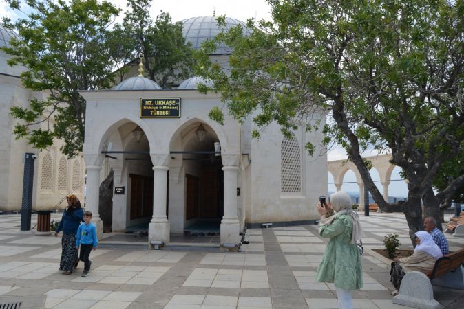 Hz. Ukkaşe Türbesi restorasyonun ardından ziyaretçilerini ağırlıyor 6