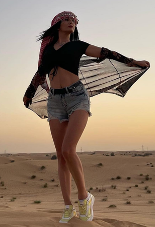 Aleyna Tilki'nin annesi Havva Öztel öyle bir poz verdiki alev alev yaktı! Fit vücudu ile Aleyna'yı solladı! "Bu nasıl bir güzellik"  dedirtti 3