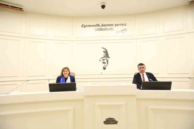 Gaziantep'e Gaziray'la Metro Geldi....Gaziantep Gaziray'da Sona Gelindi...Gaziray Gaziantep'te Trafik Sorunu Çözüldü! 5 kilometresi Yerin Atında 4