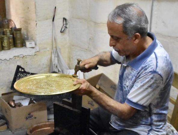 Gaziantep'te 50 yıldır bakır işlemeciliği yapan Bakırcı İsmet'in gençlere vefası 2