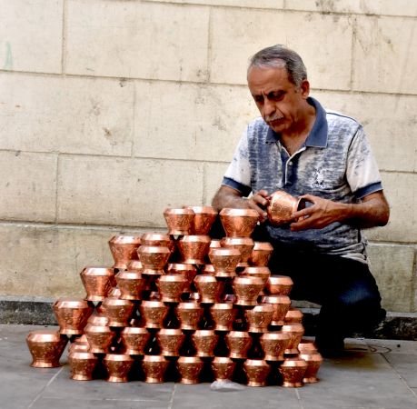 Gaziantep'te 50 yıldır bakır işlemeciliği yapan Bakırcı İsmet'in gençlere vefası 9