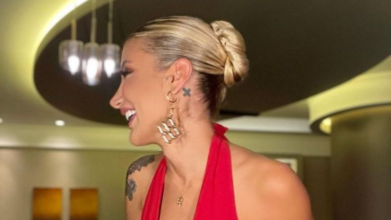 İrem Derici Kırmızı Bikiniyi Giydi Ortalık Alev Aldı! Fiziğine Binlerce Beğeni Geldi! 2