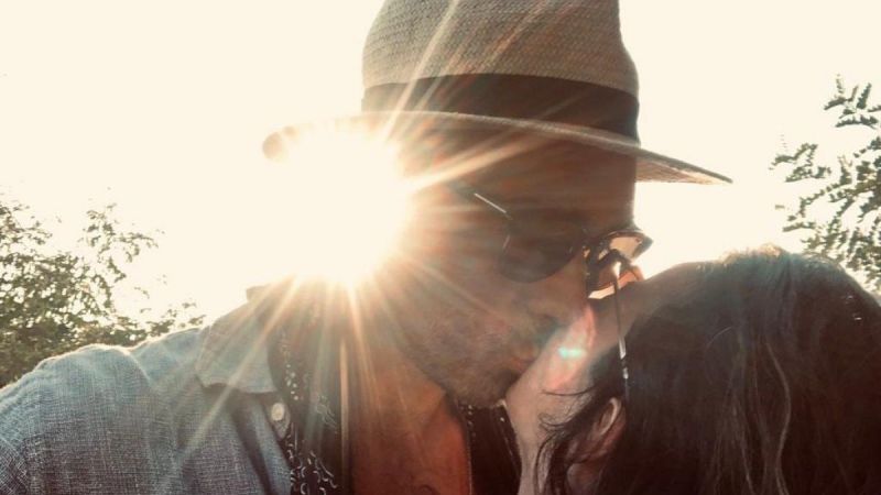 Hakan Kurtaş Yaşça Büyük Sevilisiyle Dudak Dudağa Poz Verdi! Beğeni Yağmuru Durmuyor! 3