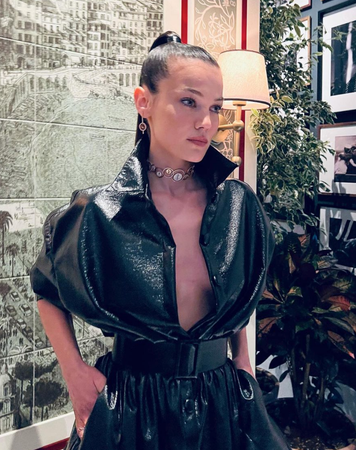 Pınar Deniz'in Dekoltesine Eleştiri Yağmuru! Bunu Sana Giydiren Yazık Etmis 1