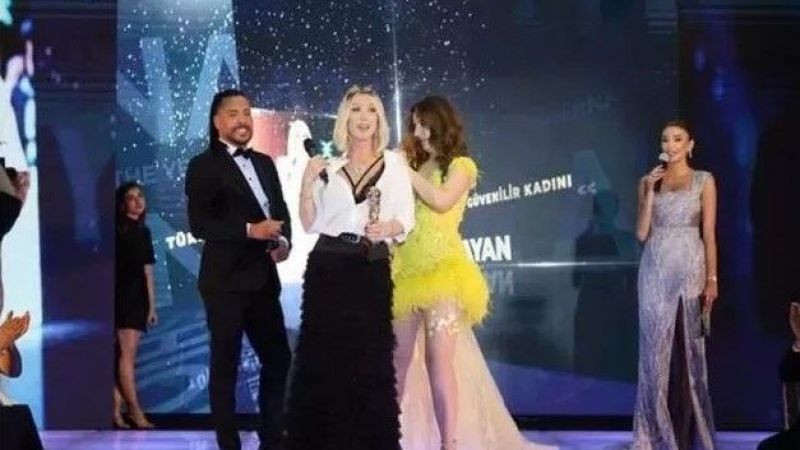 Seda Sayan Sahne Aldı Beşi Bir Yerdeleri Topladı! Açıklaması Şaşırttı: “Düğünümde Bile Takan Olmadı!” 3