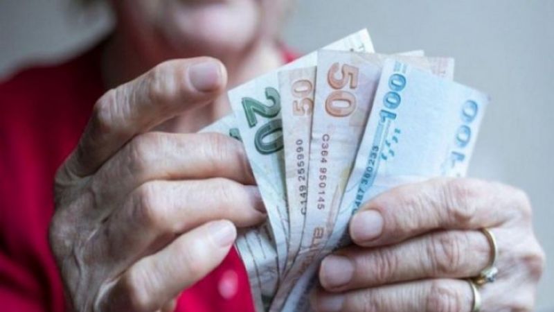 Çalışma Hayatı Olmayan Ev Hanımlarının Dikkatine: SGK, Düşük Primler Karşılığında Emekli Olunabileceğini Duyurdu! 4