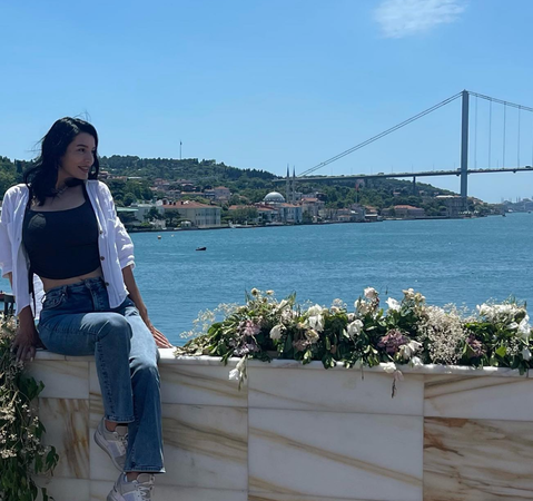 Aleyna Tilki’nin annesi Havva Öztel'den Boğaz manzaralı çok konuşulacak pozlar! Böyle güzellik yok dedirten pozlar 1