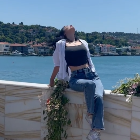 Aleyna Tilki’nin annesi Havva Öztel'den Boğaz manzaralı çok konuşulacak pozlar! Böyle güzellik yok dedirten pozlar 2