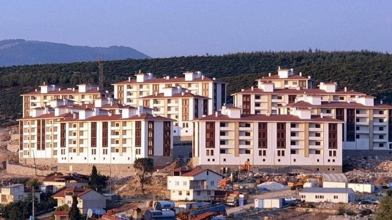 TOKİ Başkanı Ömer Bulut Müjdesini Verdi: Afetzedelere Faizsiz 241 Bin TL Konut Kredisi Hizmeti Verilecek, Projeler Yıl Sonuna Kadar Tamamlanacak! 4