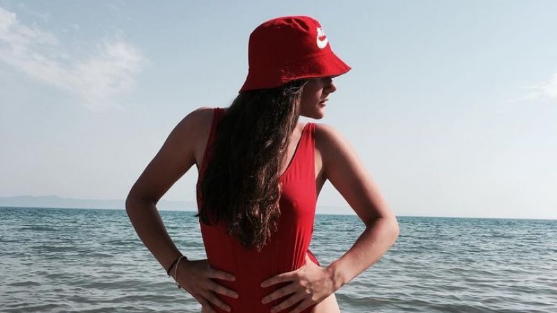 Yarışmadan Kazandığı Tekne Tatili İle Gününü Gün Eden Nisa Bölükbaşı, Kırmızı Mayosu İle Dişiliğini Gösterdi! Sevgilisi Ogeday Girişken'in Tepkisi... 3