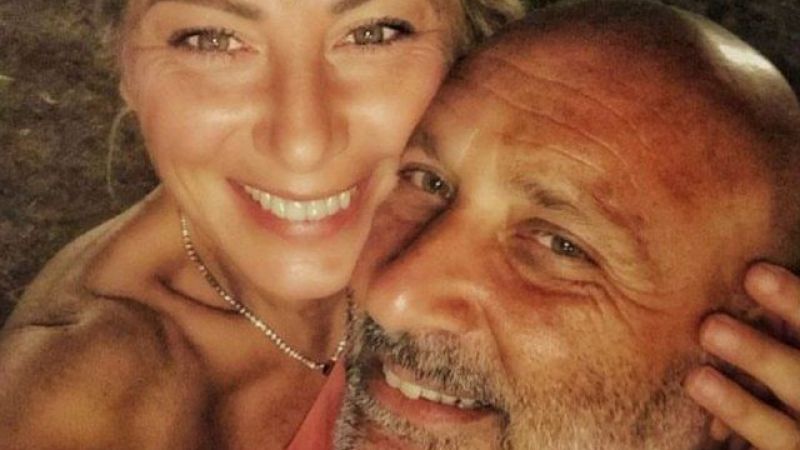 Şarkıcı Kutsi'nin 4 Ay İçerisinde Evlilik Kararı Aldığı Eşi Sibel Ülker, Öyle Bir Paylaşım Yaptı Ki Herkes Şaştı Kaldı Bir Yıldır Çocuklarımla Gördüğüm Psikolojik Şiddetin... 4