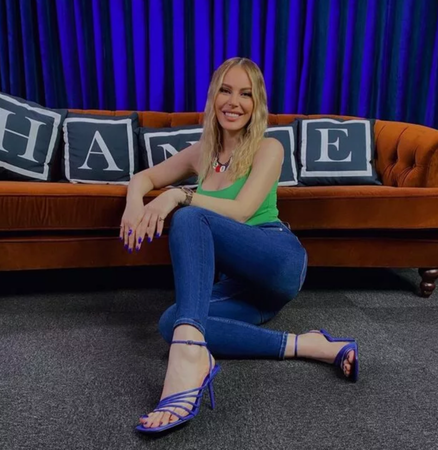 Foto Haber:Hande Sarıoğlu dekolteli pozunu paylaştı! ''Çelik yeleklerinizi giyin!'' 3